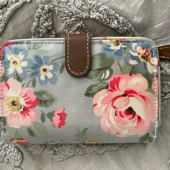 NEW Cath Kidston Matching Floral Cross Body Bag and Wallet - Picture 4 of 15
